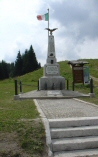 Monumentosito.jpg (8553 byte)